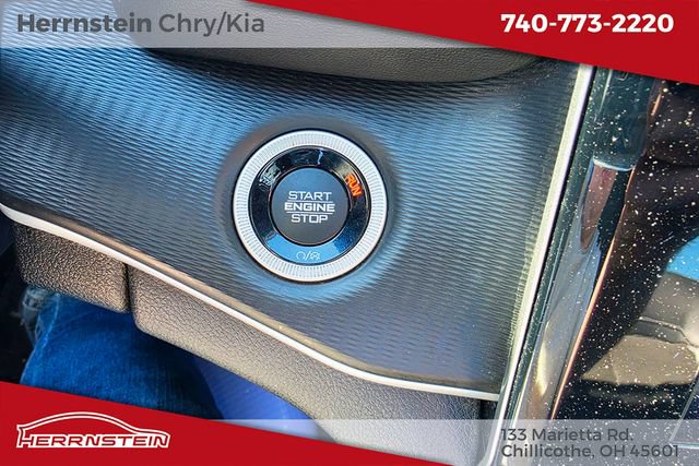 Used 2023 Jeep Grand Cherokee Altitude AWD/4WD image 19