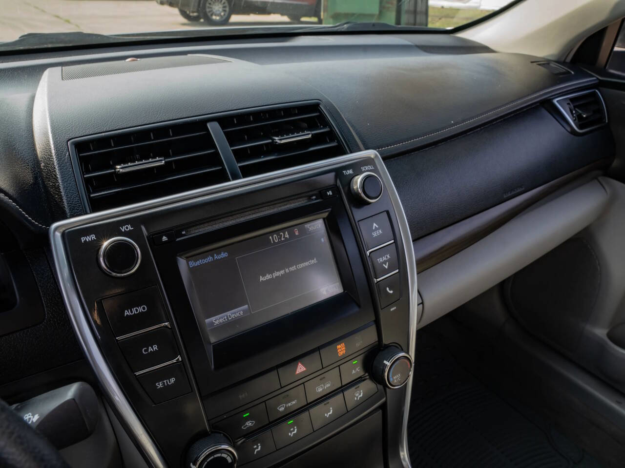 Used 2017 Toyota Camry LE image 28