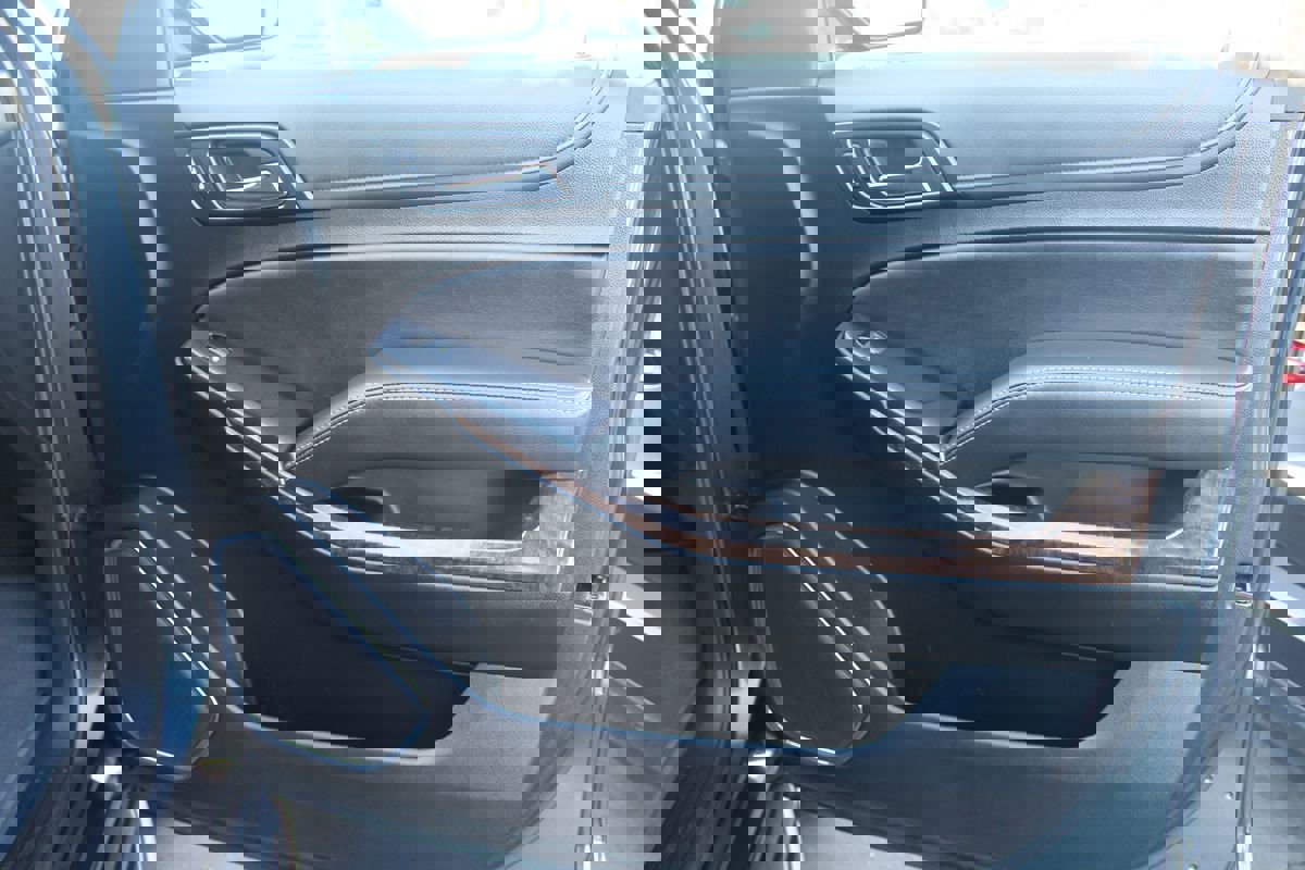 Used 2019 Chevrolet Suburban LS w/ All-Season Package image 19