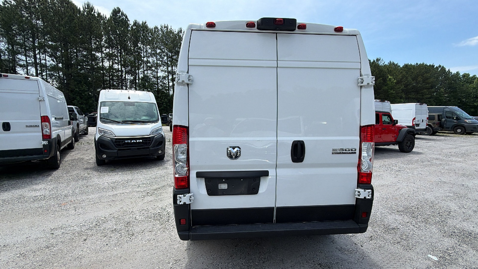 Used 2024 RAM ProMaster 2500 w/ Convenience Group FWD image 9