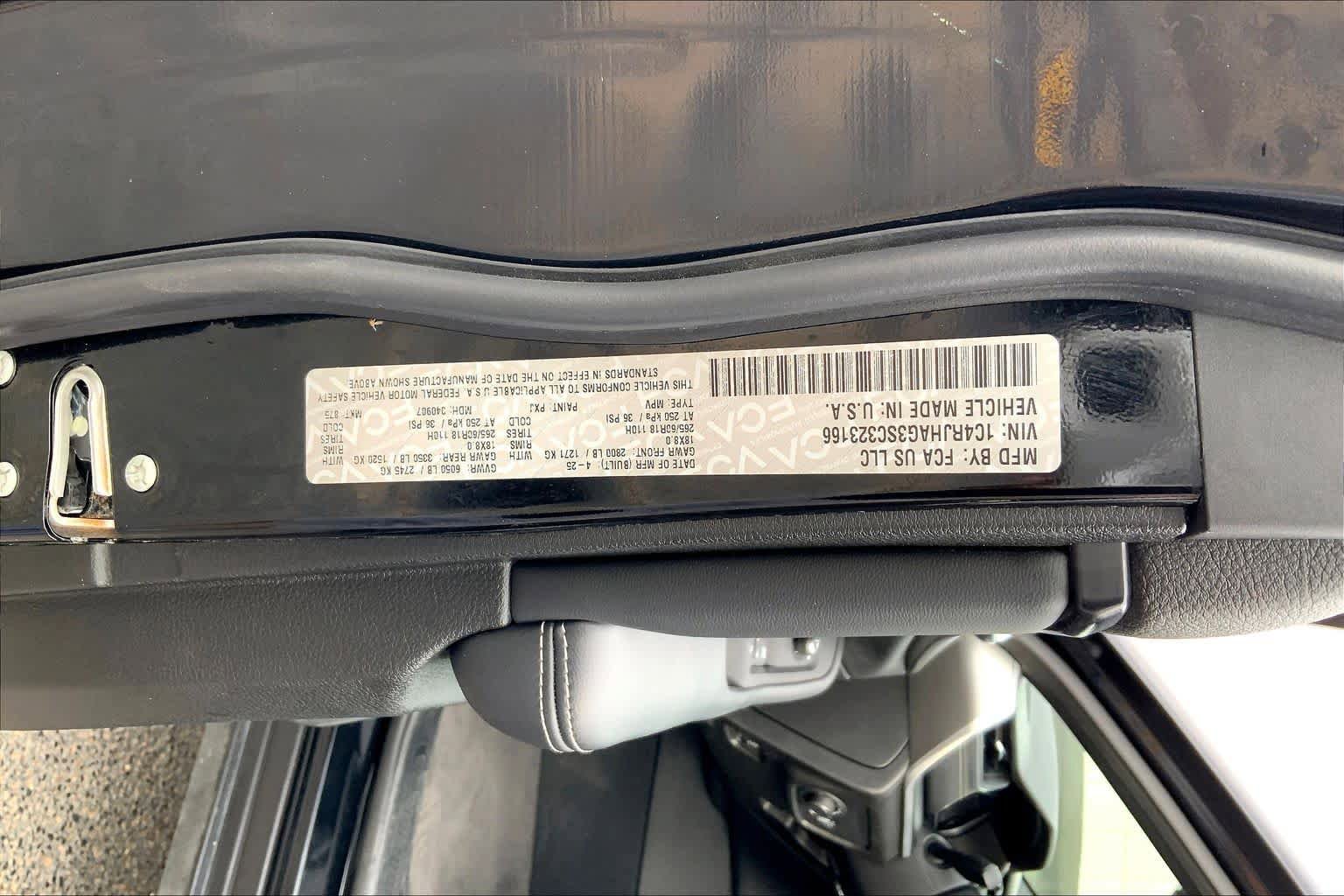 Used 2025 Jeep Grand Cherokee Altitude AWD/4WD image 37