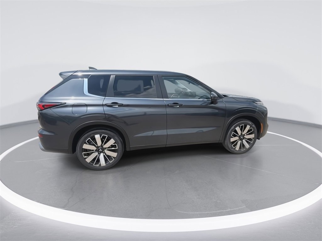 New 2025 Mitsubishi Outlander SE image 9
