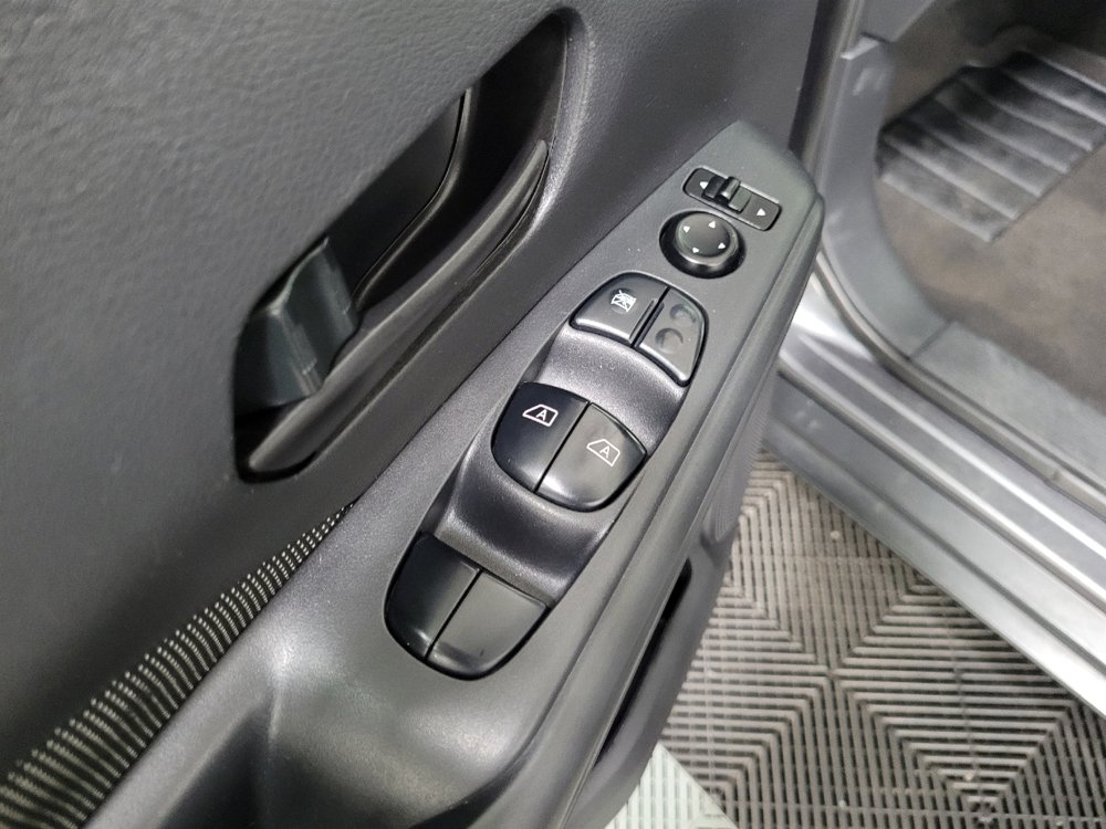 Used 2019 Nissan Kicks S FWD image 27