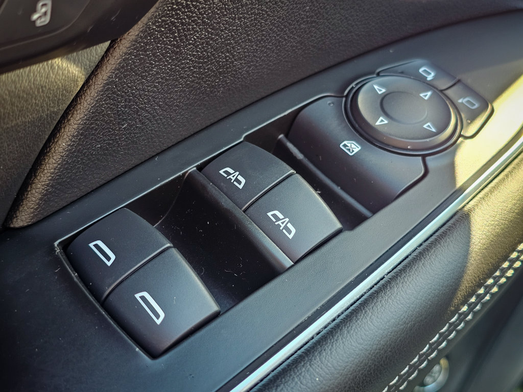 Used 2023 Buick Envision Essence AWD/4WD image 11