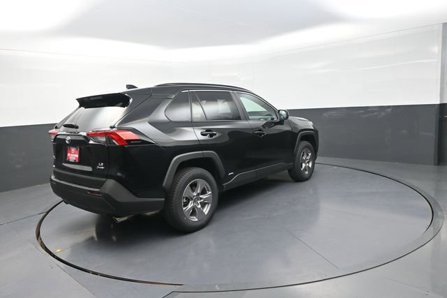 Used 2025 Toyota RAV4 LE image 7