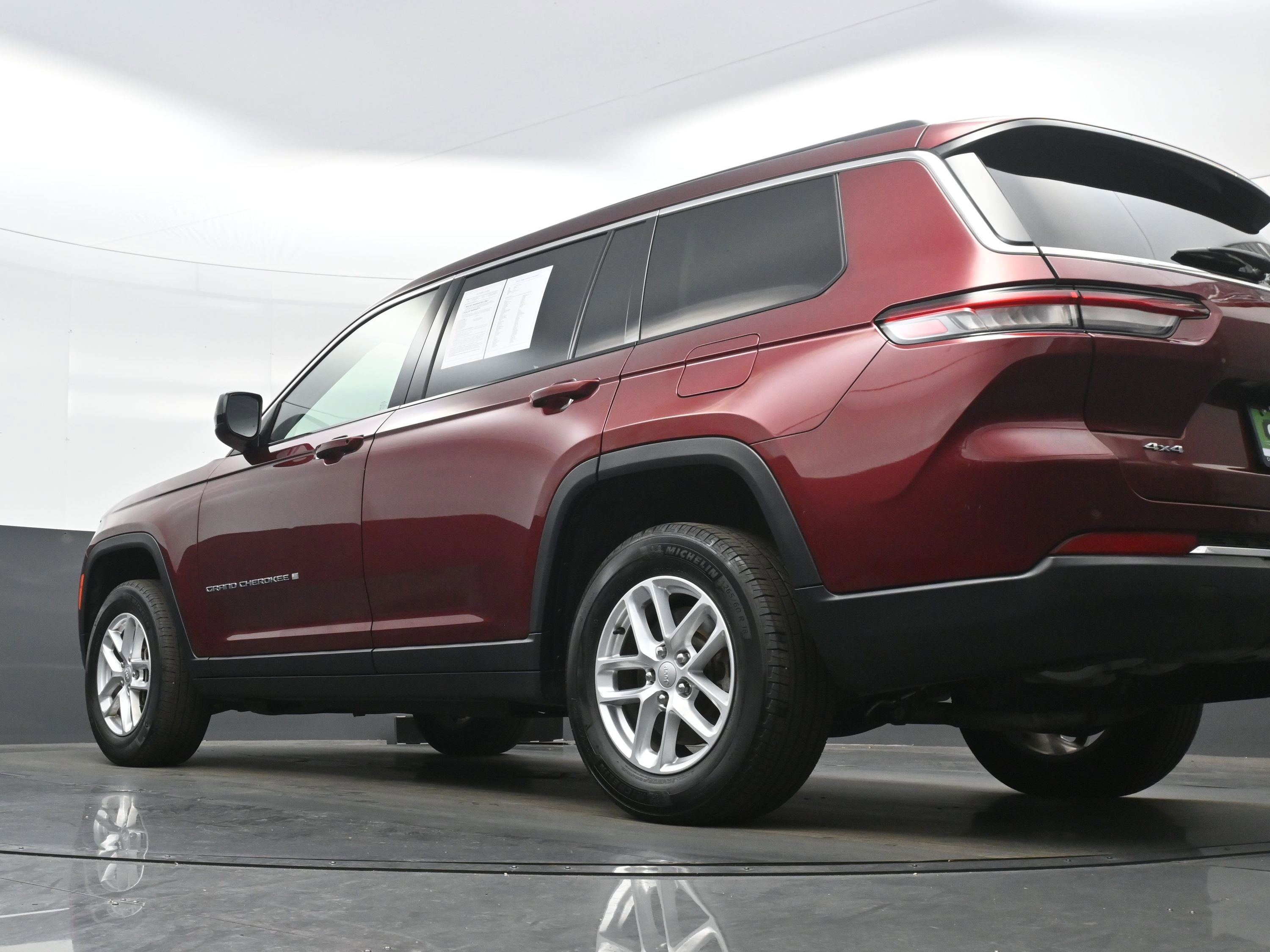 Used 2023 Jeep Grand Cherokee L Laredo image 28