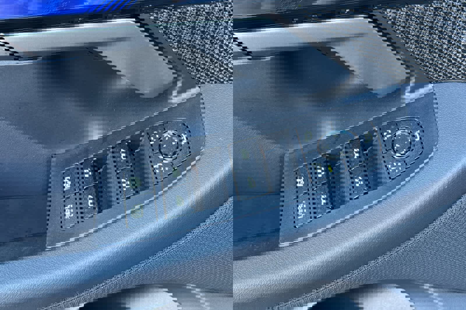 Used 2025 BMW M5 w/ Carbon Package image 13