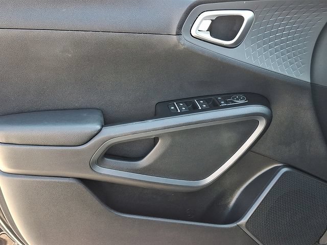 Used 2020 Kia Soul S FWD image 13