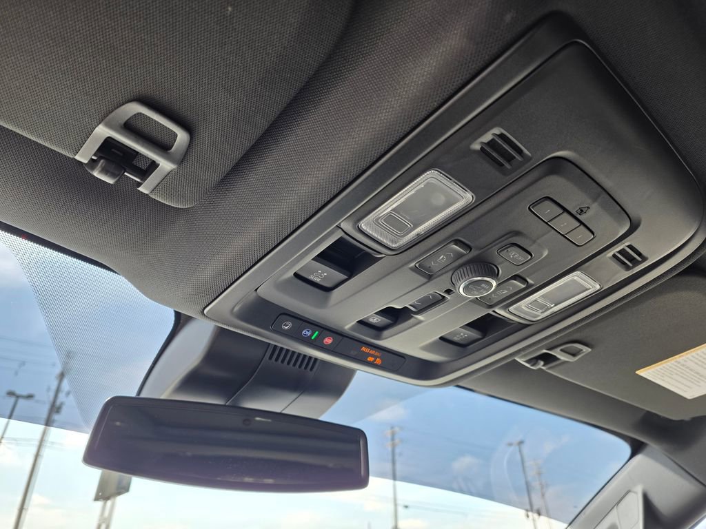 Used 2024 Chevrolet Tahoe Z71 w/ Luxury Package image 21