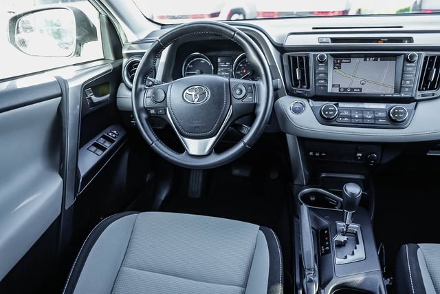 Used 2016 Toyota RAV4 XLE AWD/4WD image 17