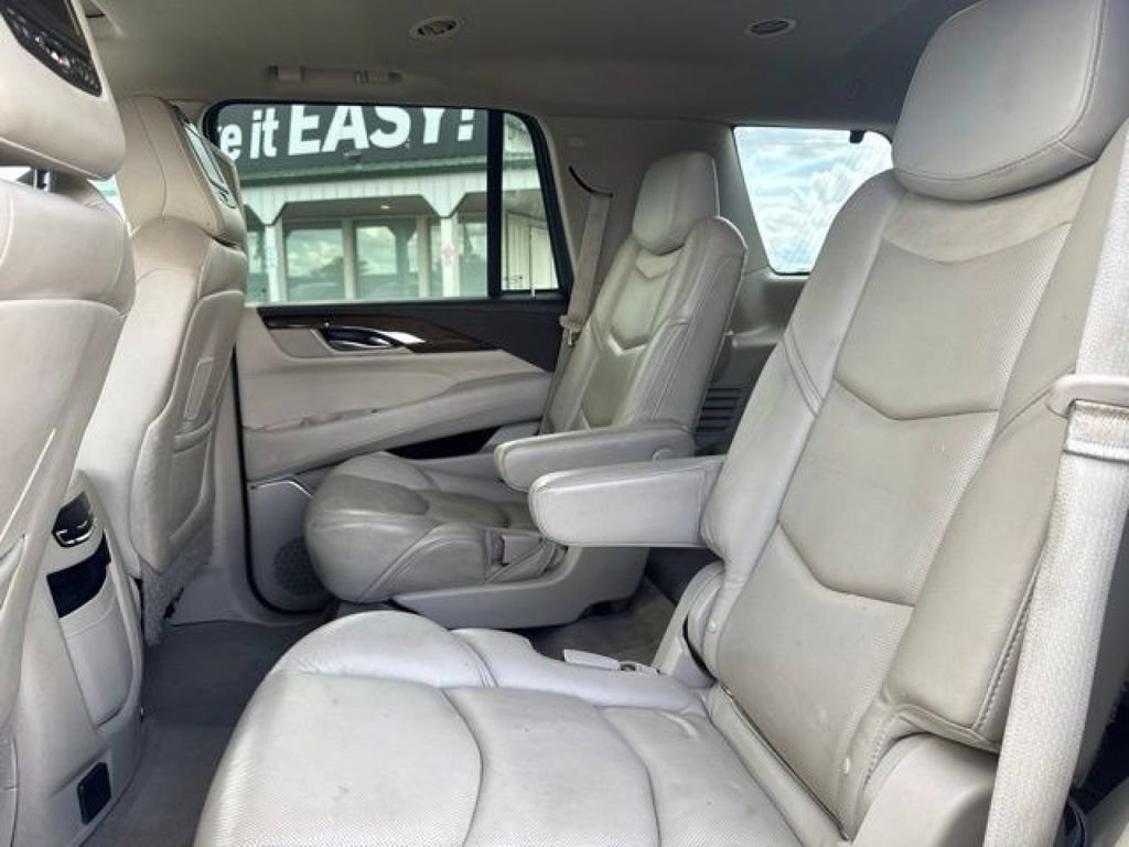 Used 2020 Cadillac Escalade Luxury w/ LPO, Radiant Package AWD/4WD image 25