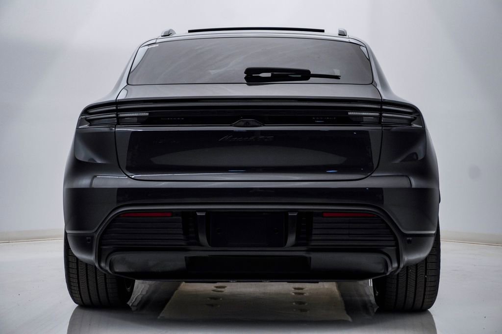 Certified 2025 Porsche Macan 4S Electric AWD/4WD image 10