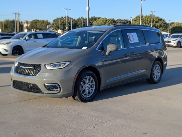 Used 2022 Chrysler Pacifica Touring-L FWD image 9