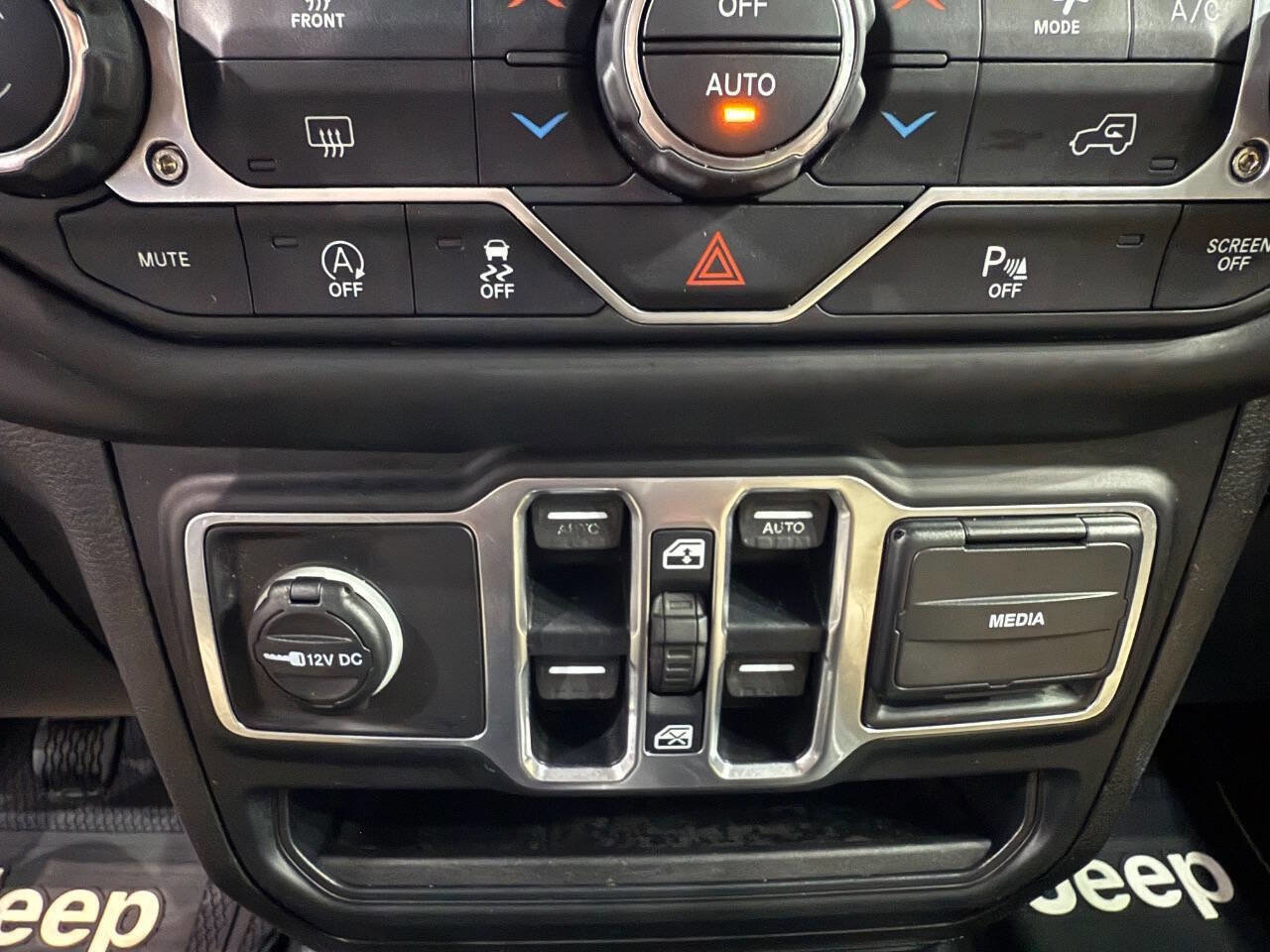 Used 2018 Jeep Wrangler Unlimited Sport S image 19