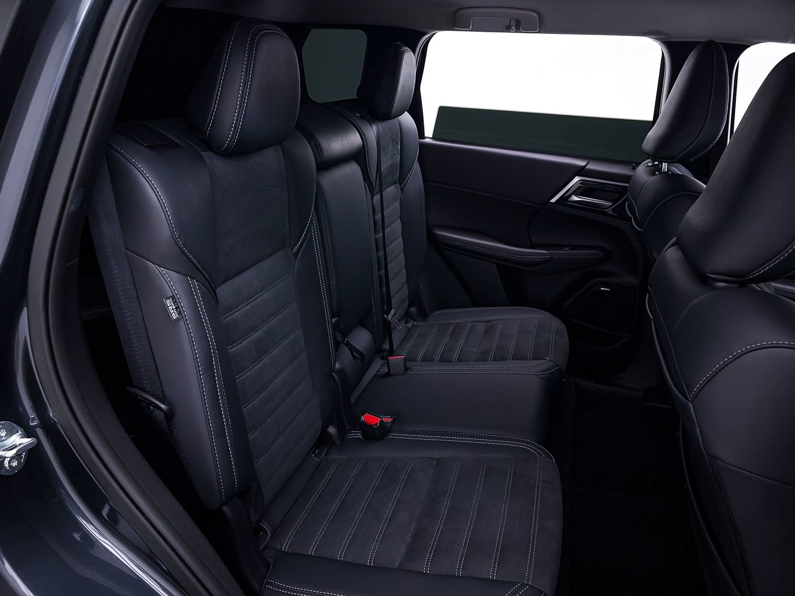 Used 2026 Mitsubishi Outlander SE FWD image 37