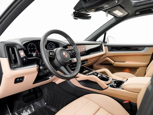 Used 2025 Porsche Cayenne image 8