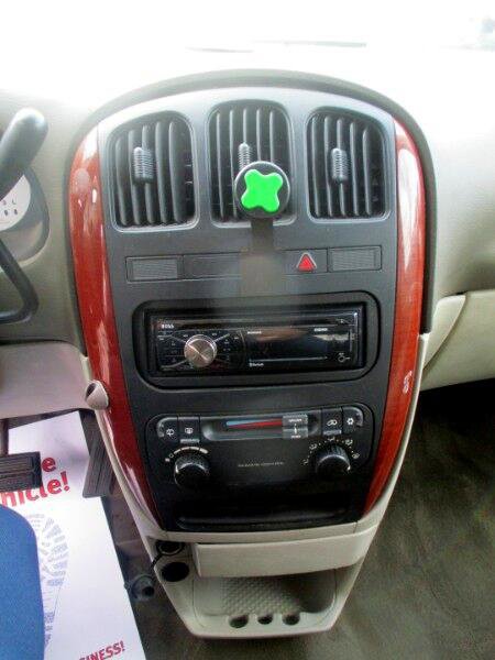 Used 2005 Chrysler Town & Country LX w/ Popular Equipment Group I image 10