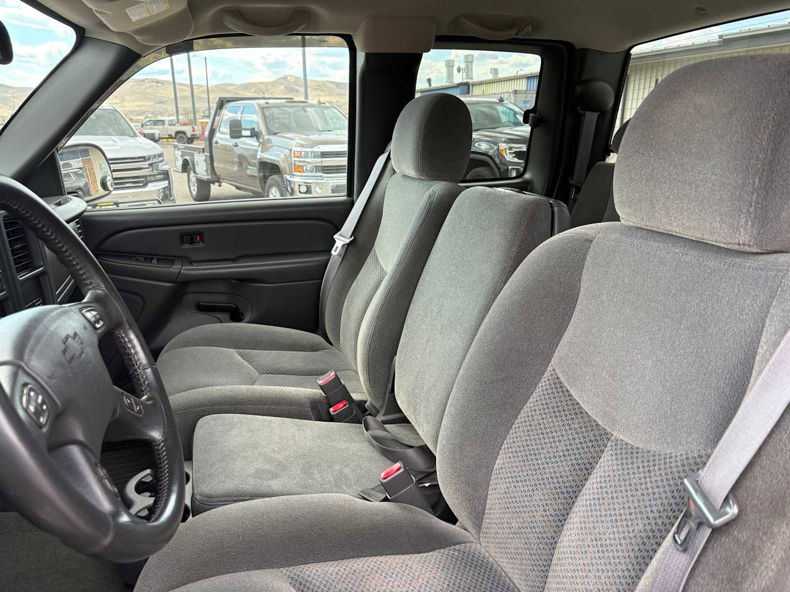 Used 2005 Chevrolet Silverado 2500 LS w/ Skid Plate Package AWD/4WD image 13