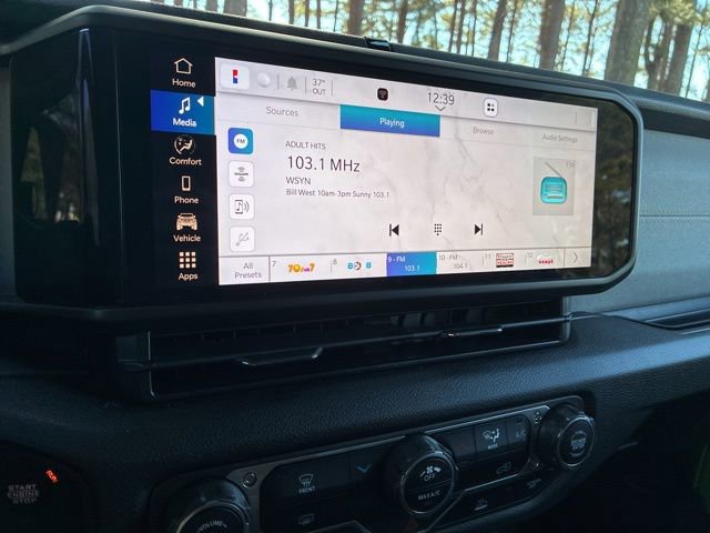 Used 2025 Jeep Wrangler Sport image 29