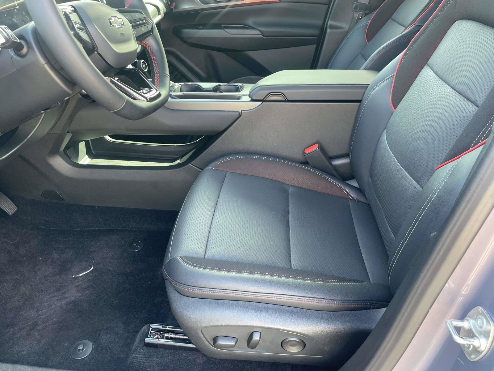 Used 2024 Chevrolet Equinox EV RS FWD image 12