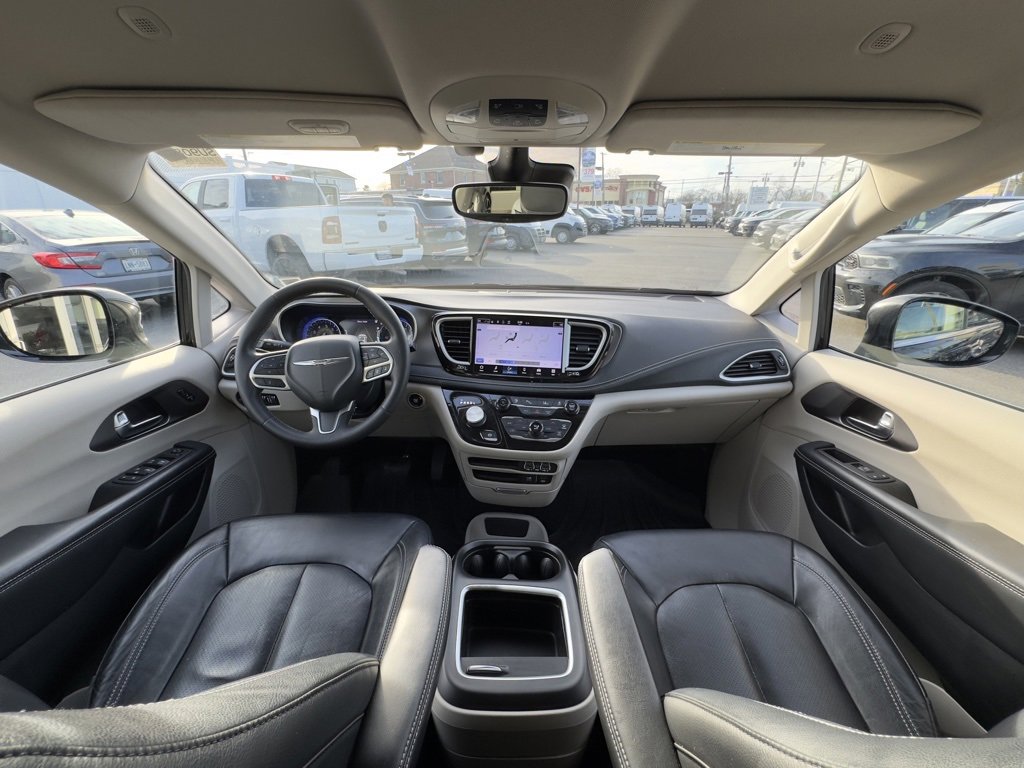 Used 2022 Chrysler Pacifica Touring-L image 27