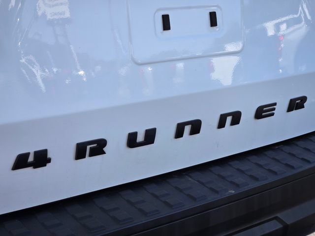 Used 2025 Toyota 4Runner SR5 AWD/4WD image 17