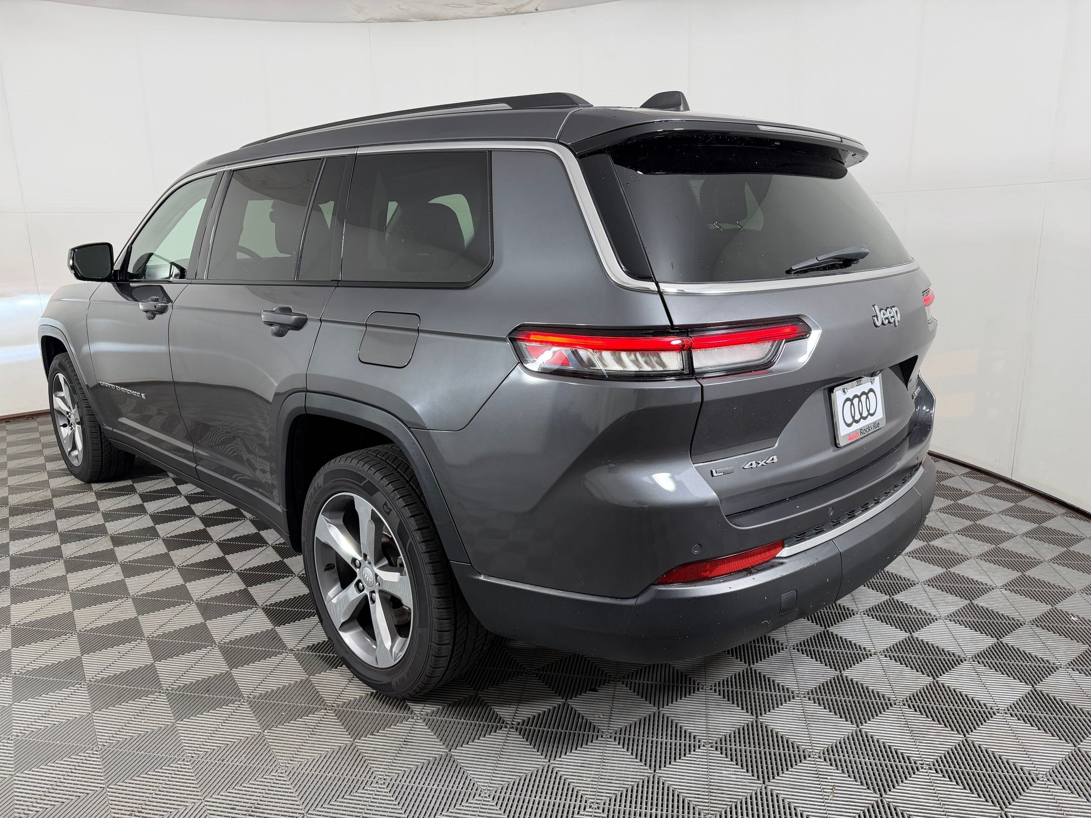 Used 2021 Jeep Grand Cherokee L Limited AWD/4WD image 3