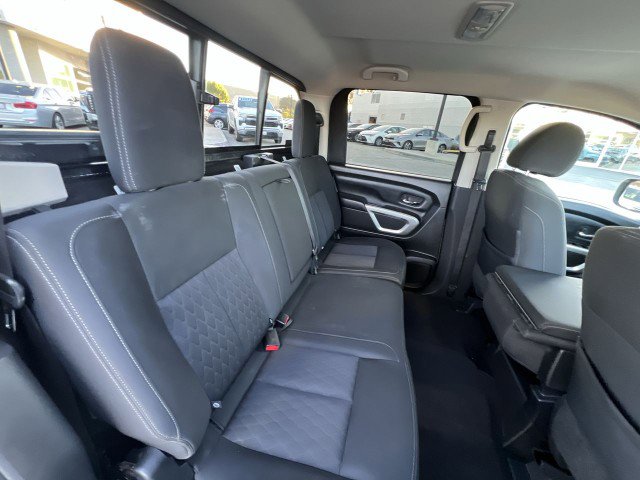 Used 2018 Nissan Titan SV image 26