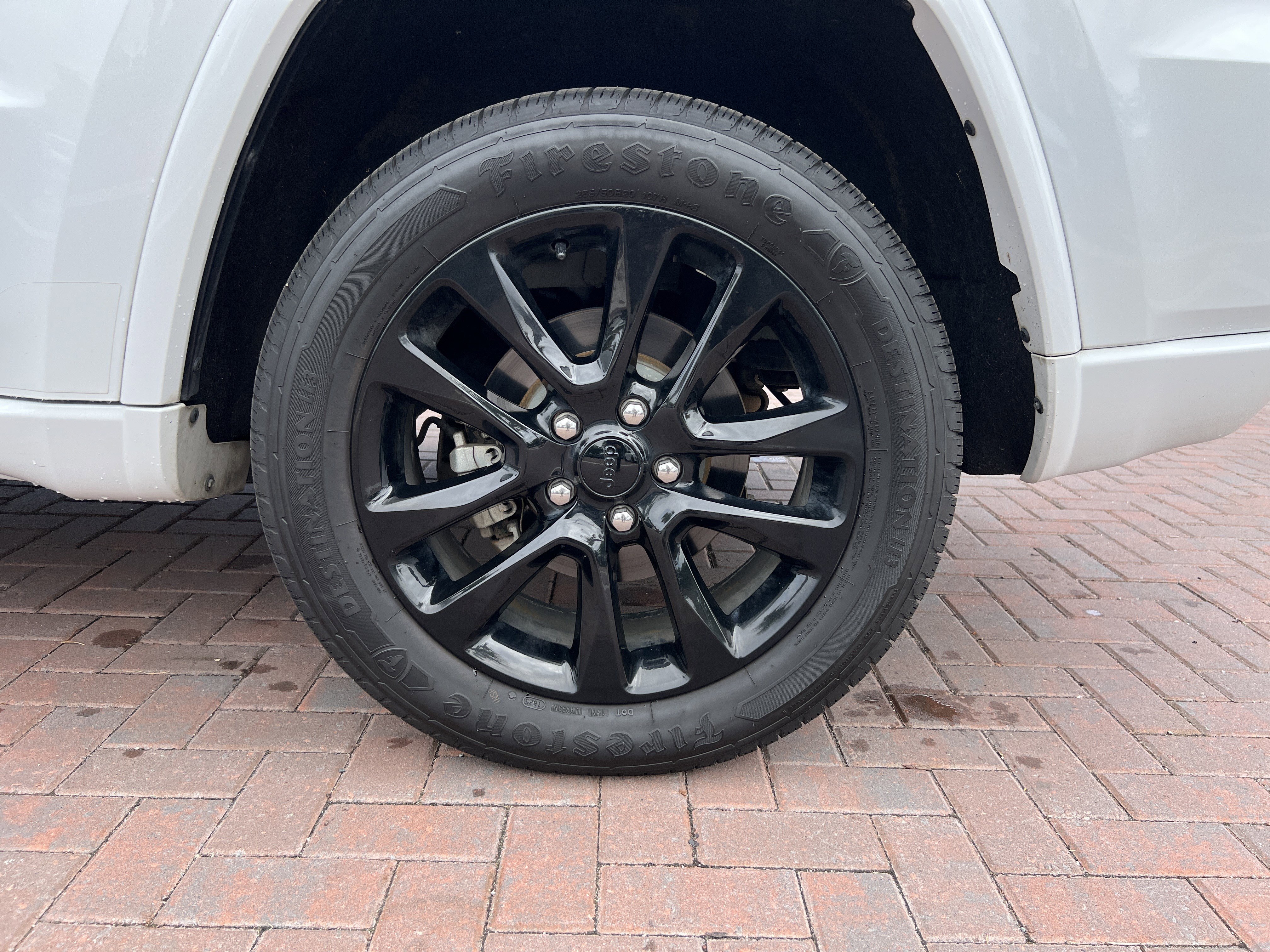 Used 2018 Jeep Grand Cherokee Altitude RWD image 13