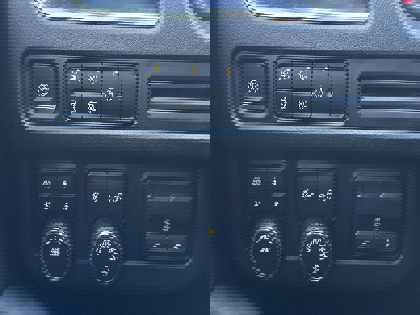 Used 2023 Chevrolet Suburban LT w/ LT Signature Package image 17