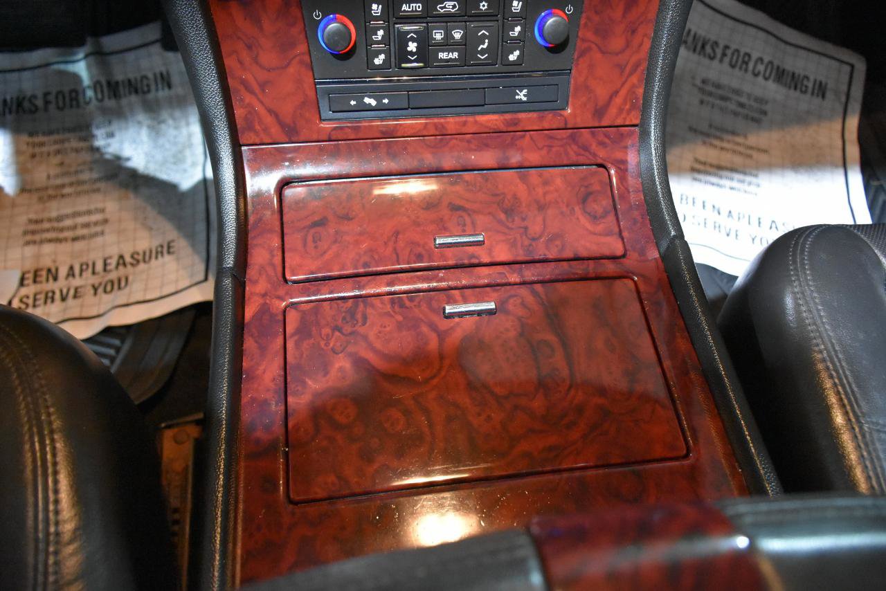 Used 2010 Cadillac Escalade ESV Premium image 37