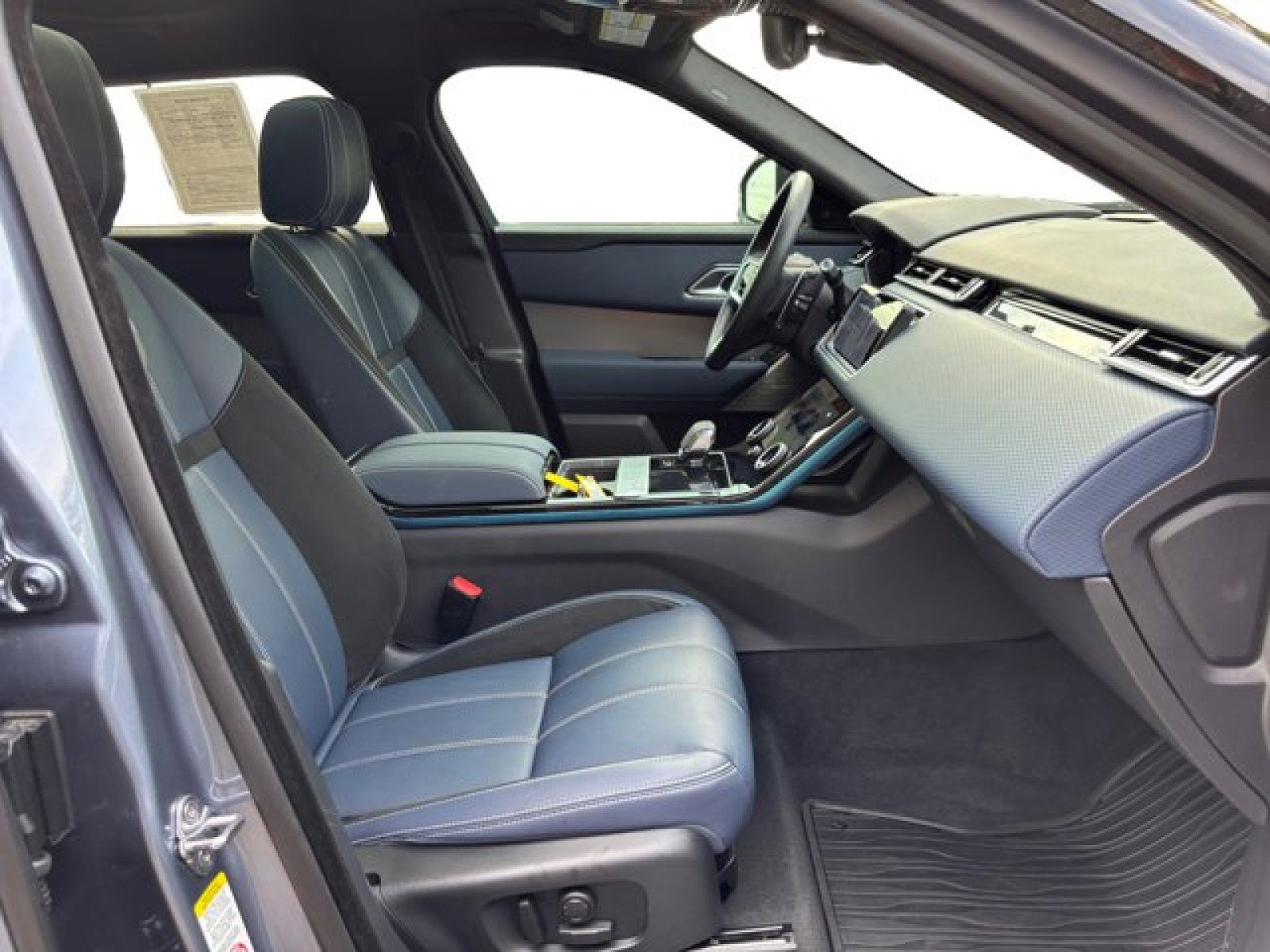 Certified 2022 Land Rover Range Rover Velar R-Dynamic S image 20