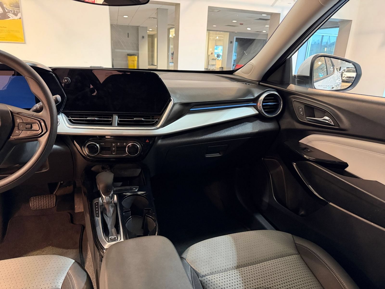 Used 2026 Chevrolet Trax LT FWD image 34