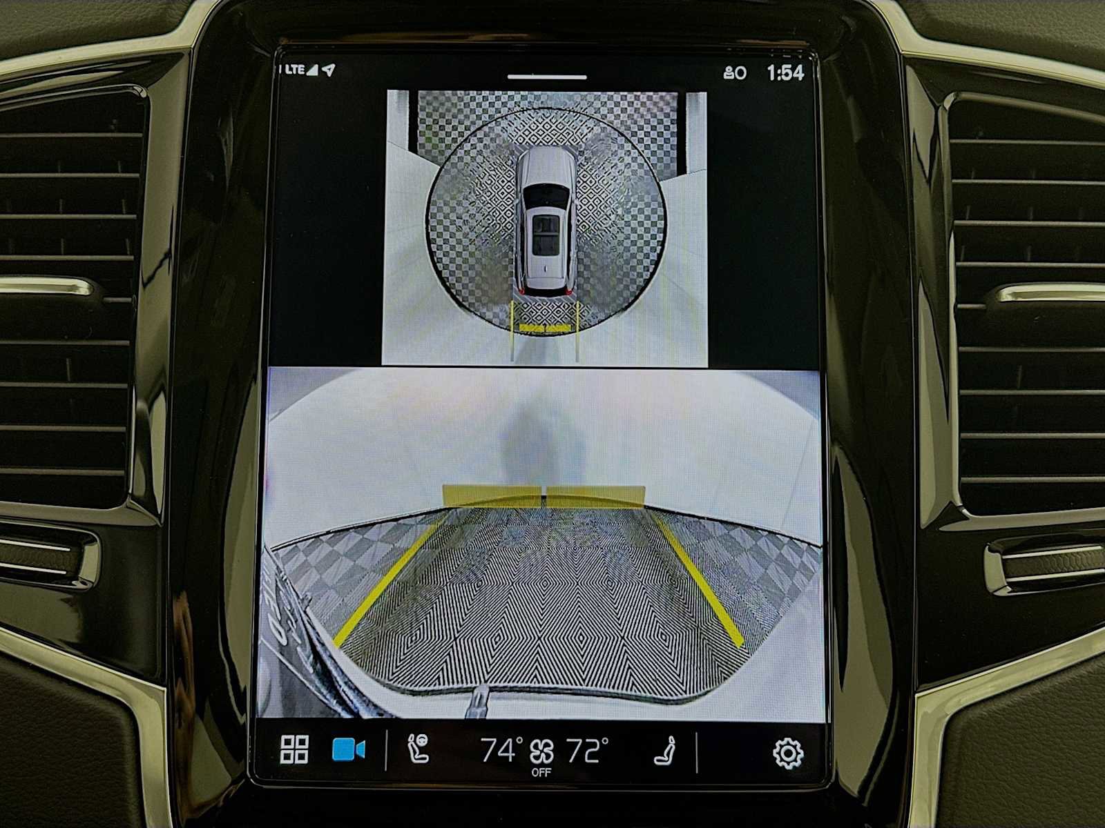 Certified 2024 Volvo XC90 B6 Ultimate image 15