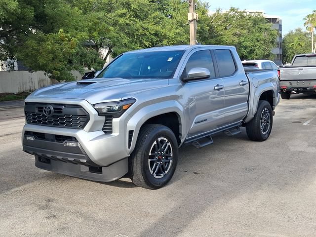 Used 2025 Toyota Tacoma TRD Sport AWD/4WD image 2