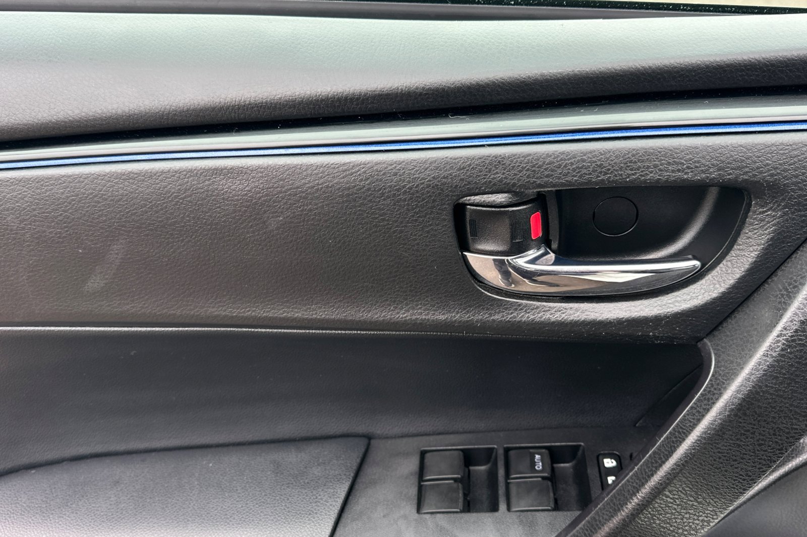 Used 2019 Toyota Corolla SE w/ Protection Package image 11