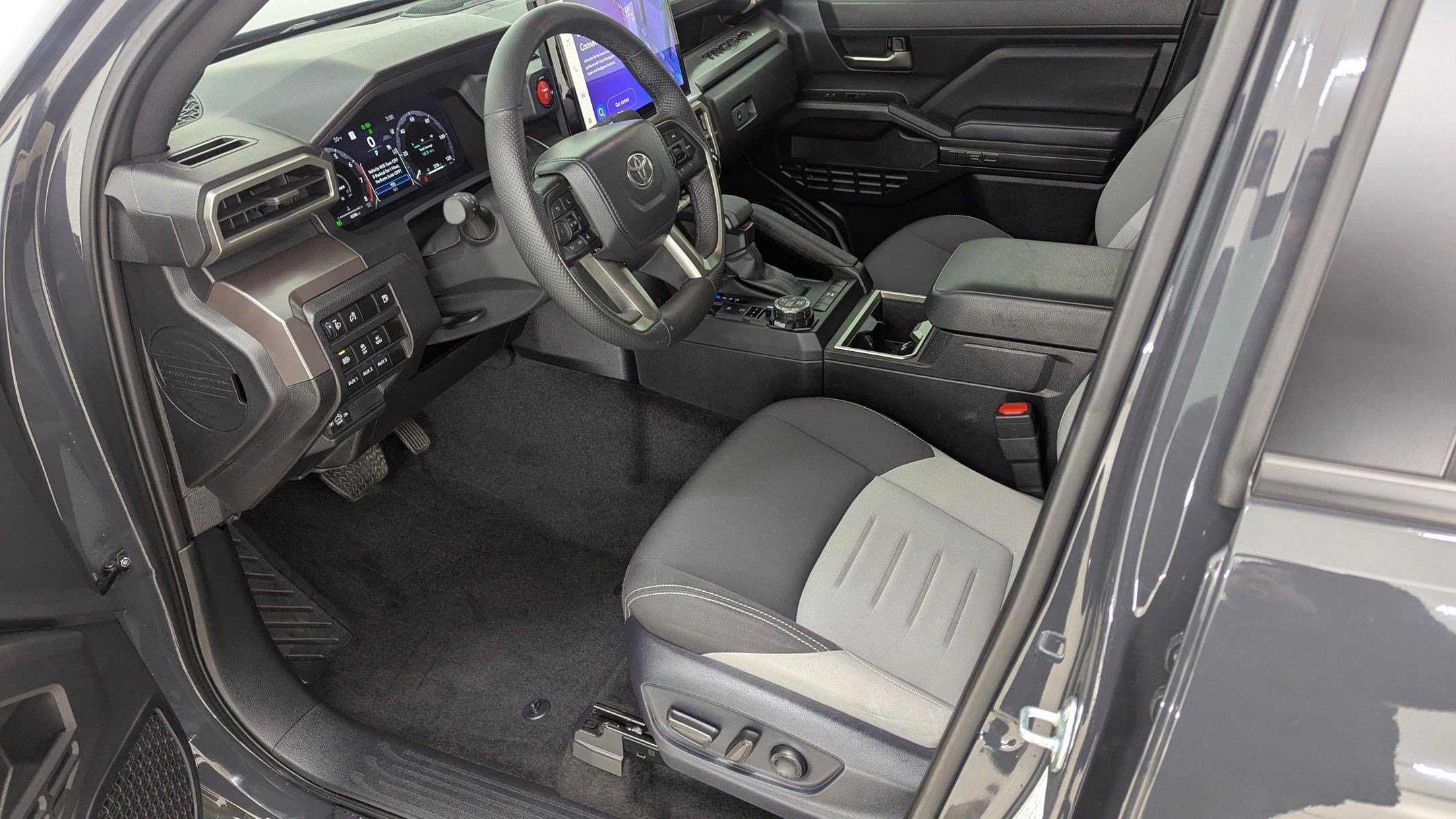 Used 2024 Toyota Tacoma TRD Off-Road image 5