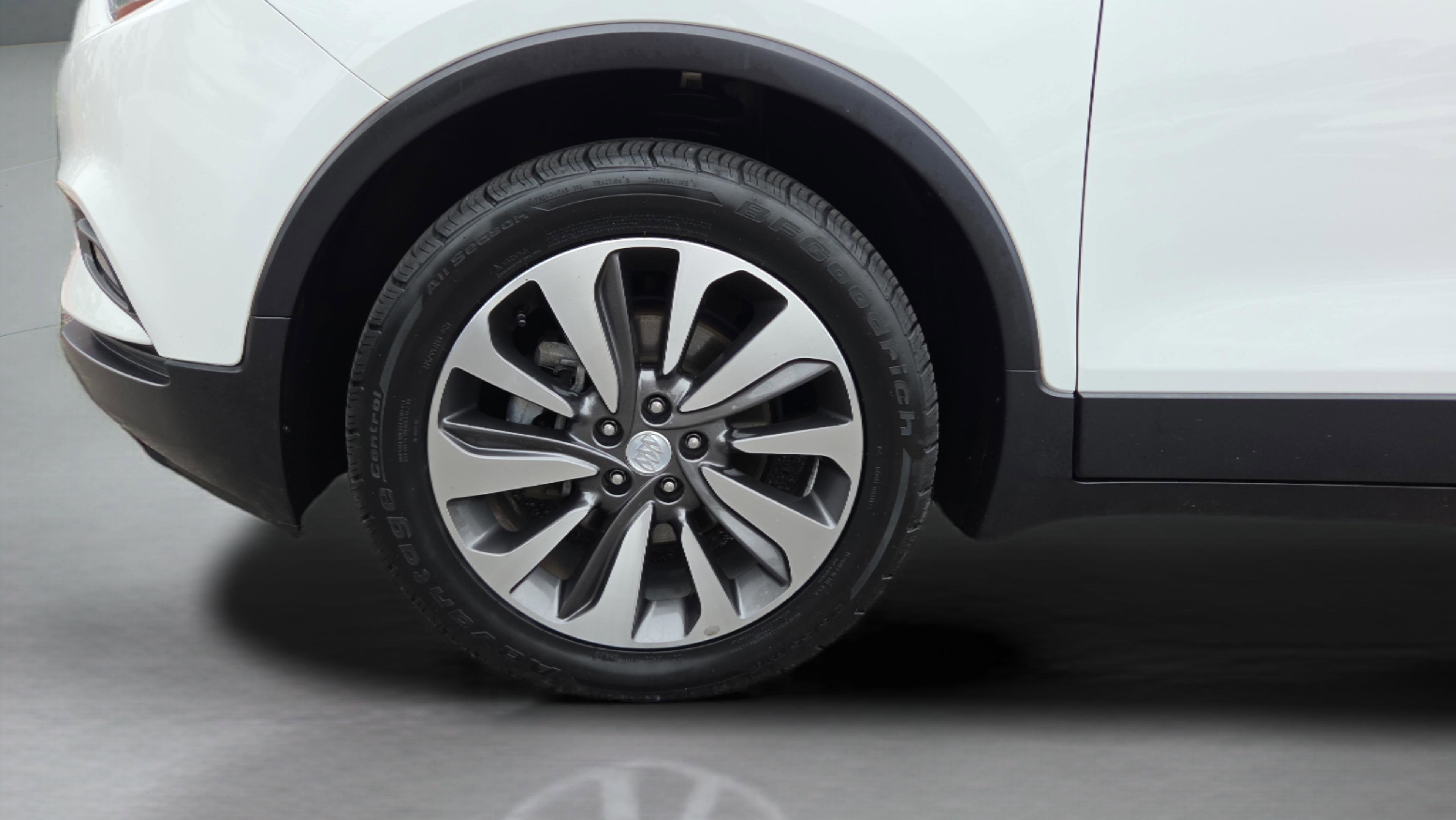 Used 2018 Buick Encore Essence FWD image 28
