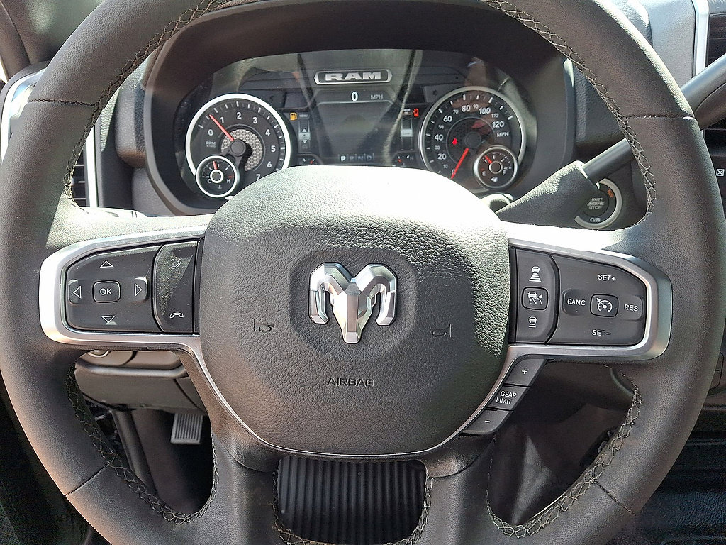 Used 2025 RAM 5500 4x4 Crew Cab image 8