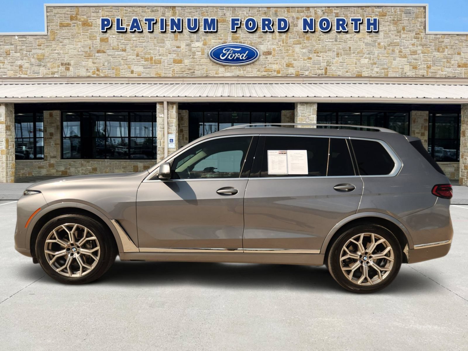 Used 2023 BMW X7 xDrive40i AWD/4WD image 3