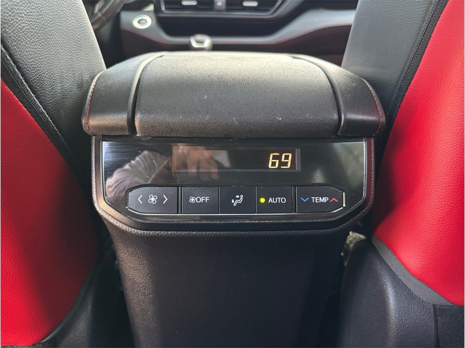 Used 2021 Toyota Highlander XSE FWD image 38