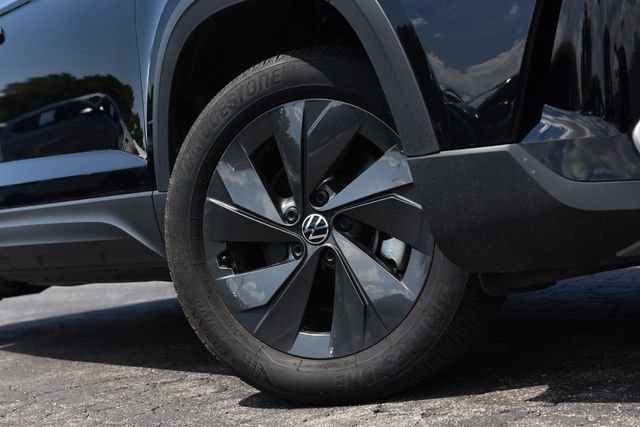 Certified 2025 Volkswagen Taos S FWD image 3