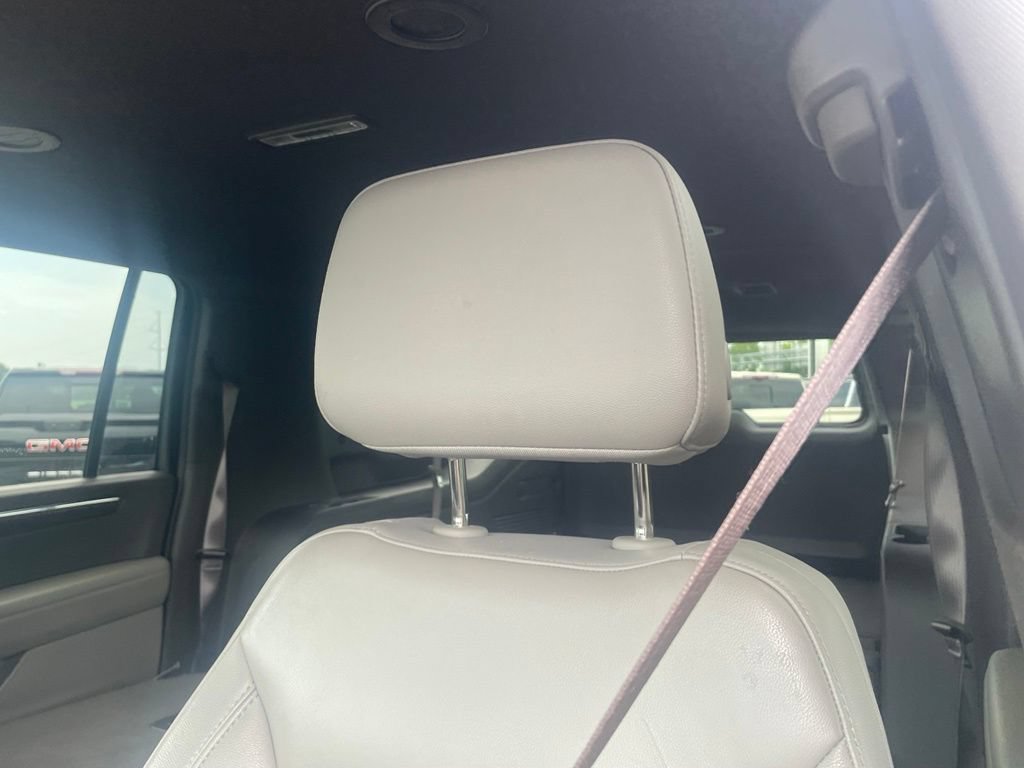 Used 2025 Chevrolet Suburban LT RWD image 21