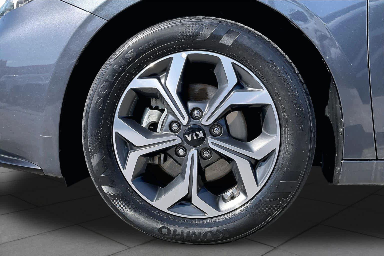 Used 2019 Kia Forte LXS FWD image 11