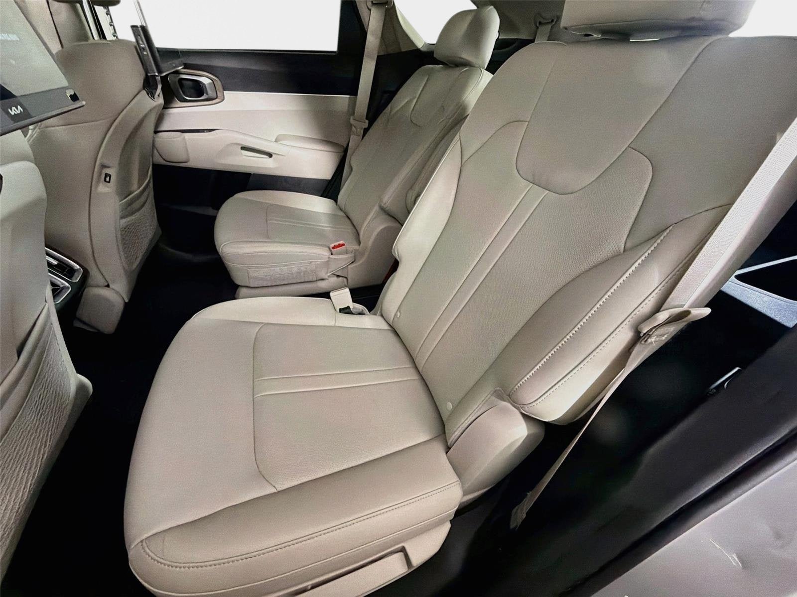 Certified 2022 Kia Sorento EX w/ Panoramic Sunroof Package FWD image 23