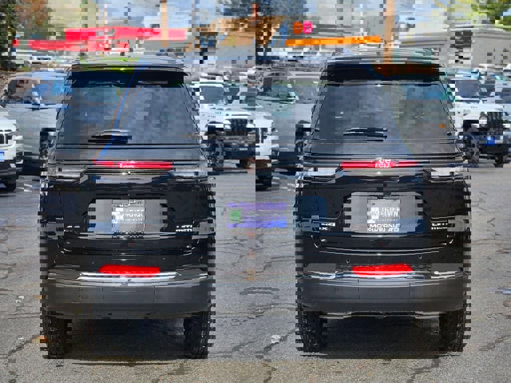 New 2025 Jeep Grand Cherokee Limited image 4