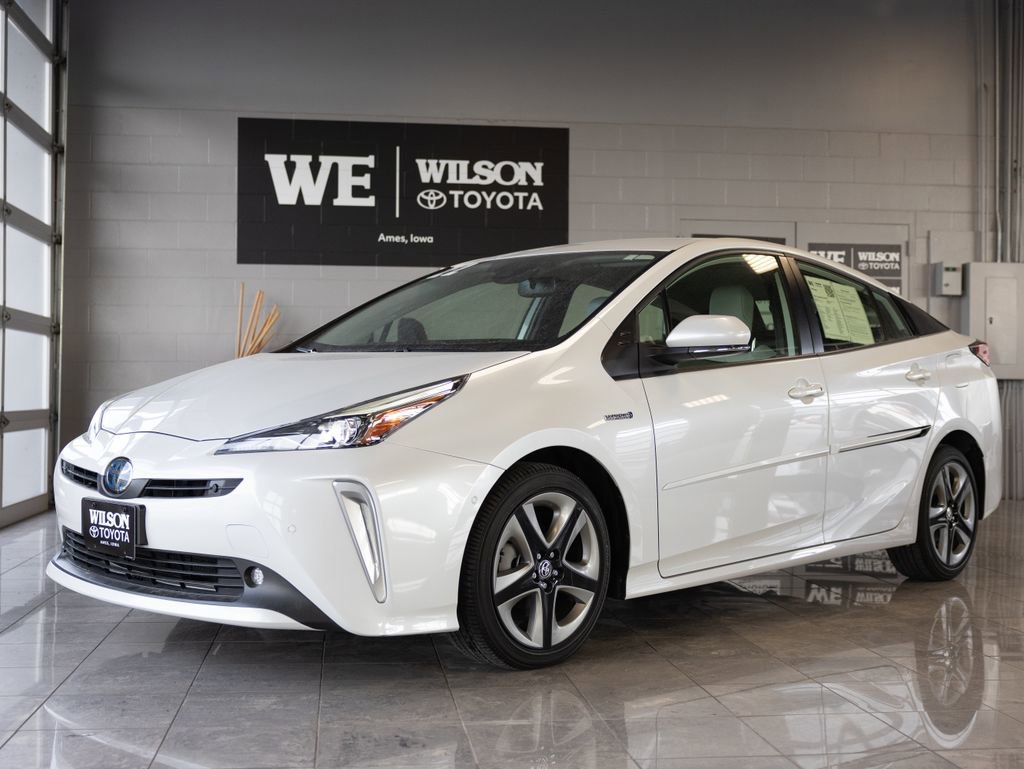 Used 2022 Toyota Prius XLE FWD image 2