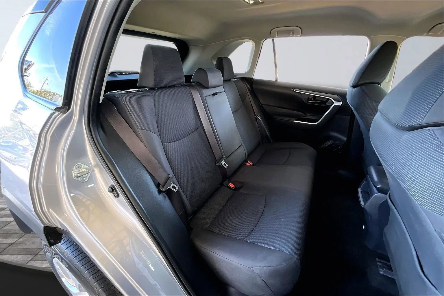 Used 2019 Toyota RAV4 LE image 22