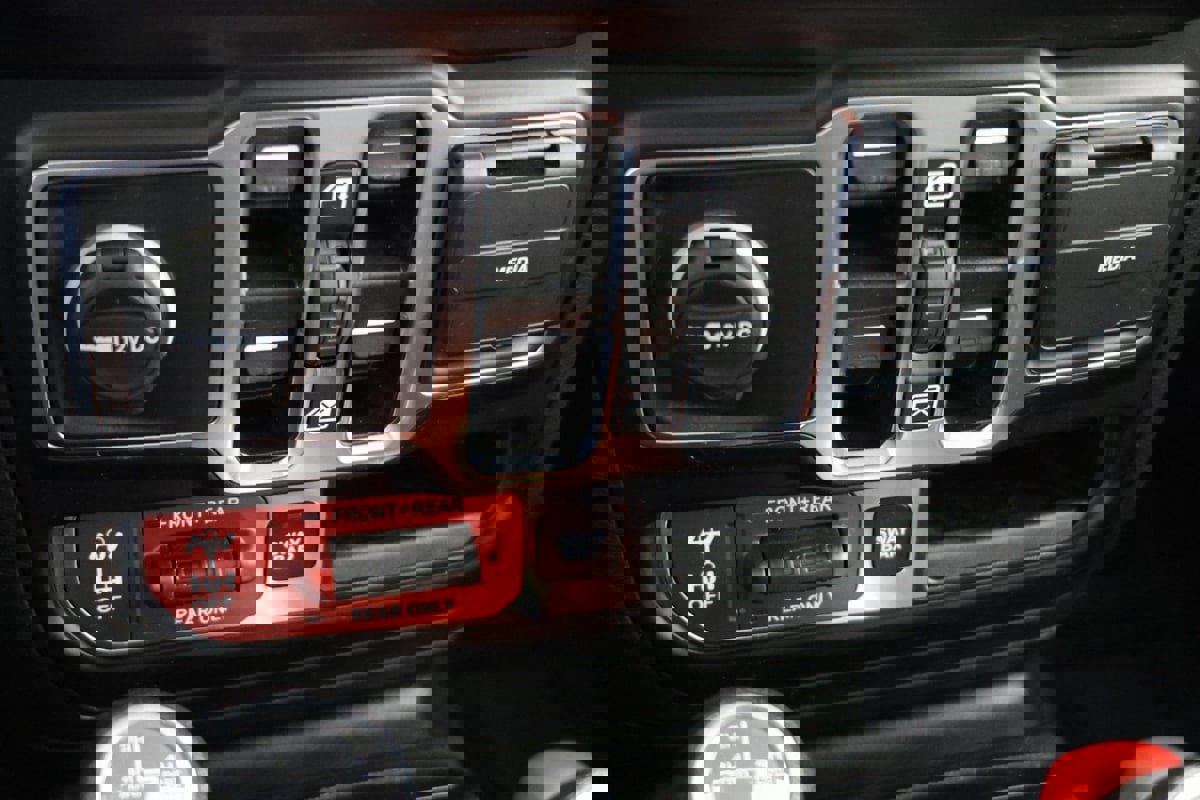 Used 2022 Jeep Wrangler Unlimited Rubicon 4xe w/ Safety Group image 27