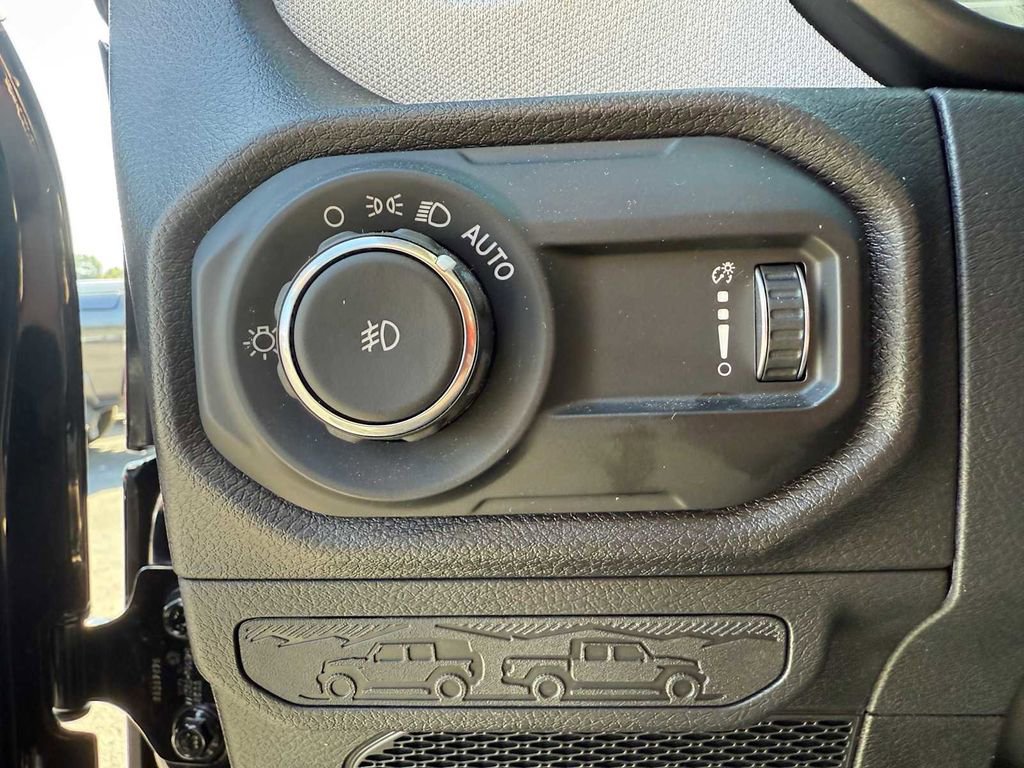Used 2024 Jeep Wrangler Willys image 16